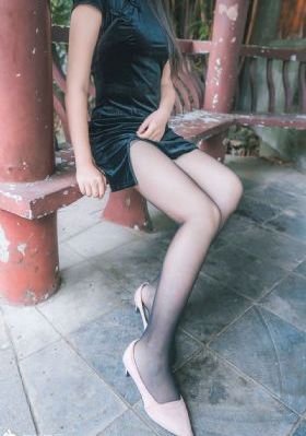 美女脱光app_BD英语免费在线播放